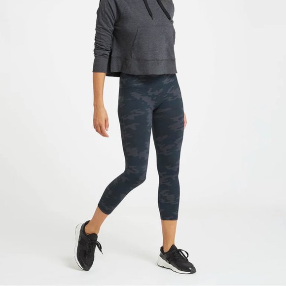 SPANX Women's Gray Camo Size Medium Look At Me Now Seamless Cropped Leggings EUC - Picture 1 of 8